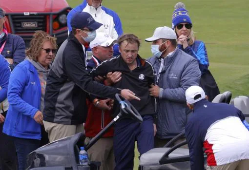 El actor de Harry Potter, Tom Felton se derrumba durante un partido de golf
