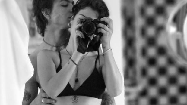 Descubrimos al novio rockero de la hija de Bimba Bosé