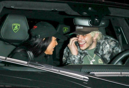 Kim con su novio. Como dos críos