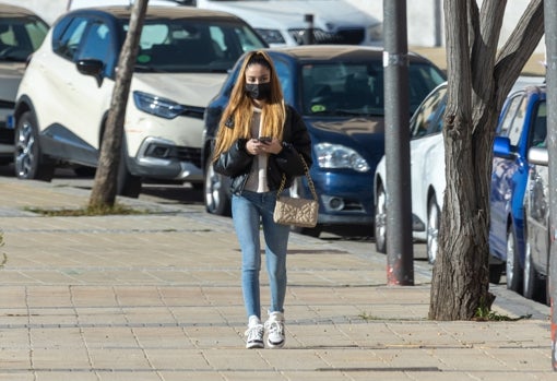 ¡Juls Janeiro se ha tintado de rubia!