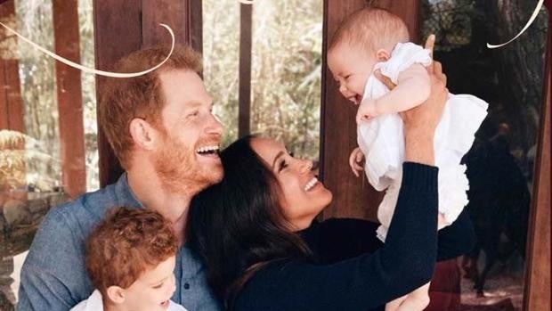 Los Sussex comparten la primera fotografía de su hija