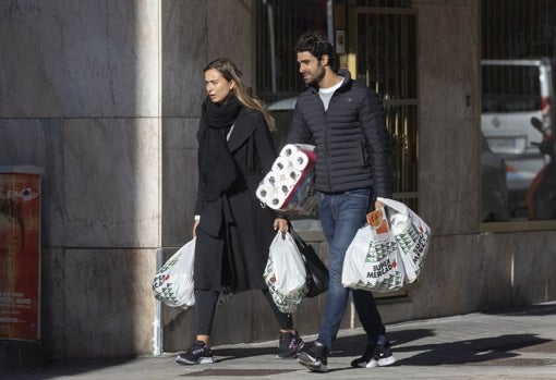 Tamaño extragrande. El paquete de papel, decimos.