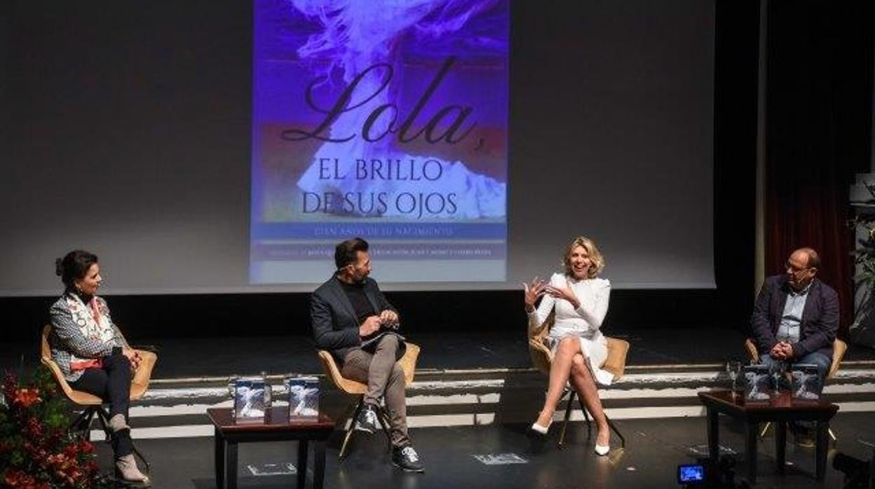 Presentación del libro 'Lola, el brillo de sus ojos' en la Fundación Cajasol