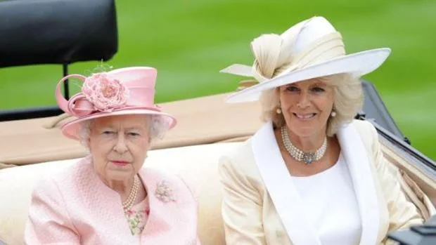 La Reina Isabel II nombra a su nuera Camila Dama de la Orden de la Jarretera
