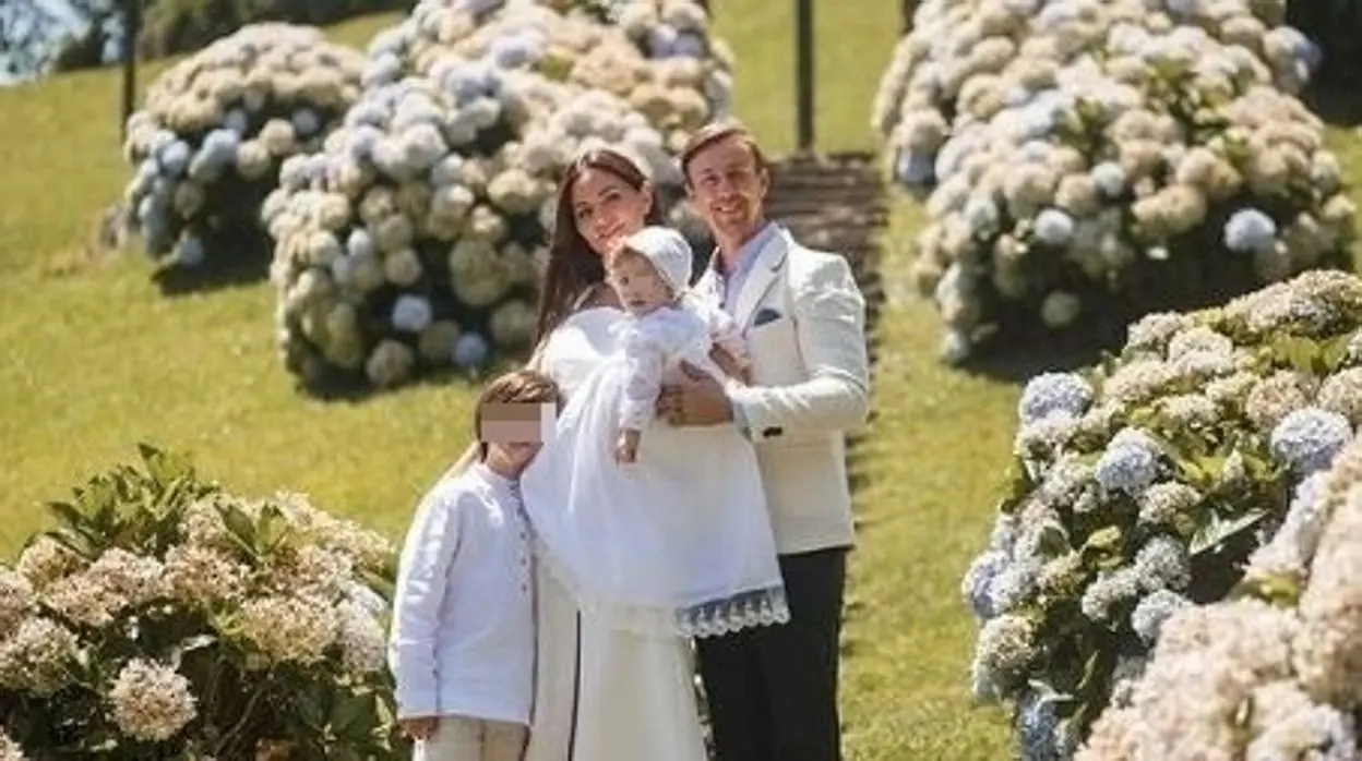 Guti y Romina junto con sus dos hijos