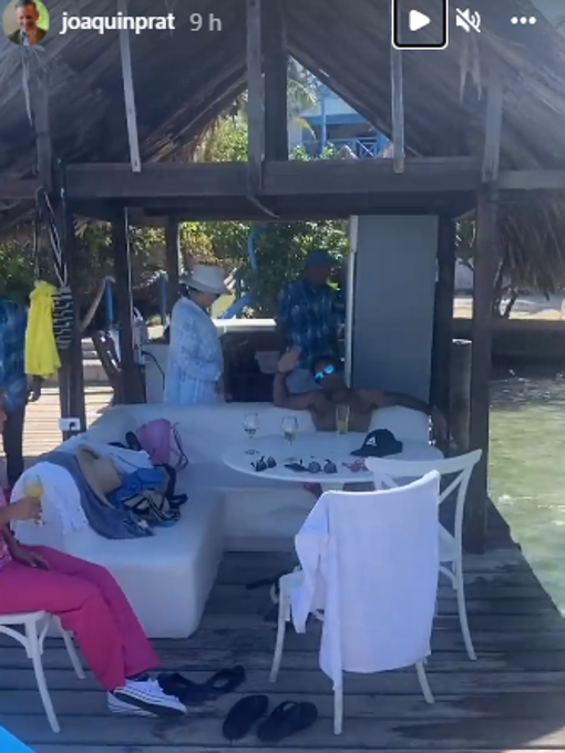 El resort cuenta con esta especie de cabañitas que están directamente sobre el agua.