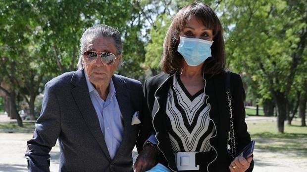 María Ángeles Grajal regresa a España con los restos mortales de Jaime Ostos