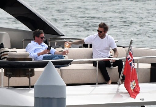 David Gardner, David Beckham, un paseo en yate y una botellita de vino del caro. Felicidad.