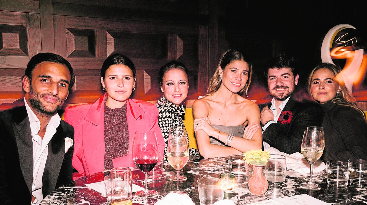 Manuel Vega, Tana Rivera, Andrea Levy, Carla Pereyra y Jorge Redondo en el hotel EDITION