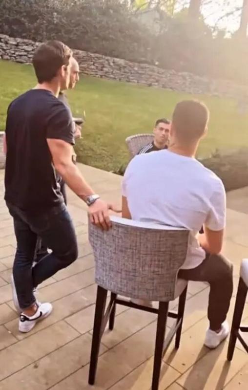 Cristiano Ronaldo disfrutando de su barbacoa con amigos