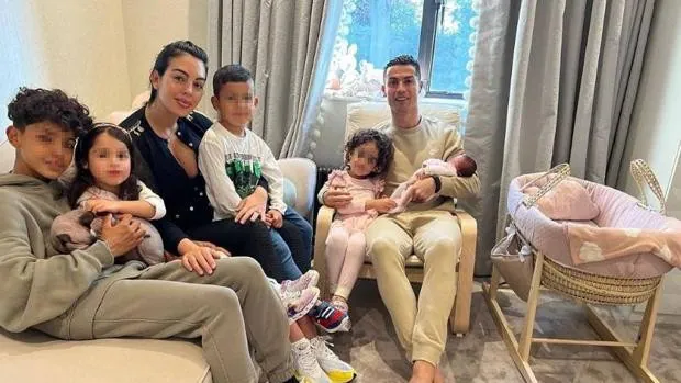 Cristiano Ronaldo y Georgina Rodríguez, primera foto familiar con su hija recién nacida