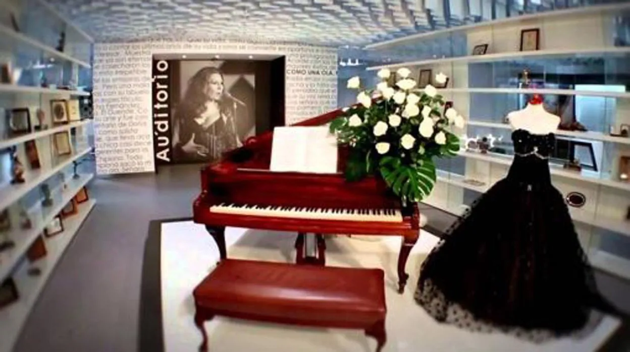 En el museo se podrá ver más de 200 trajes, como el de la imagen, donde se ve un piano de cola