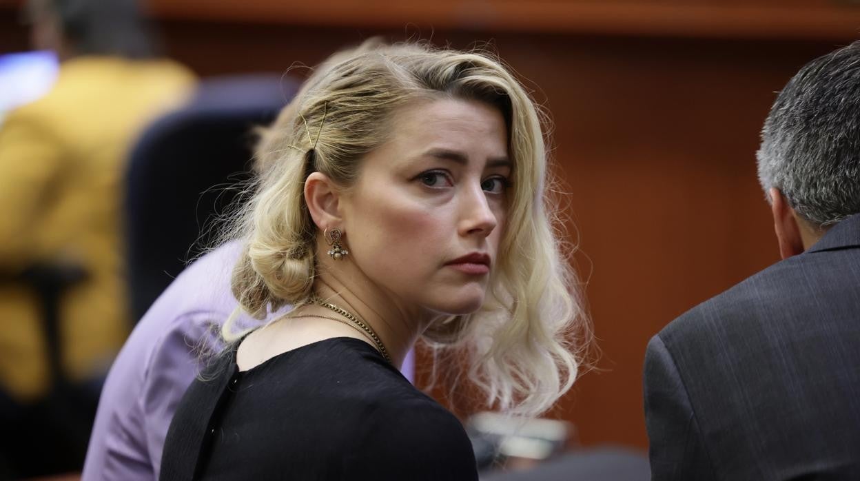 ¿Cuánto dinero tiene Amber Heard?