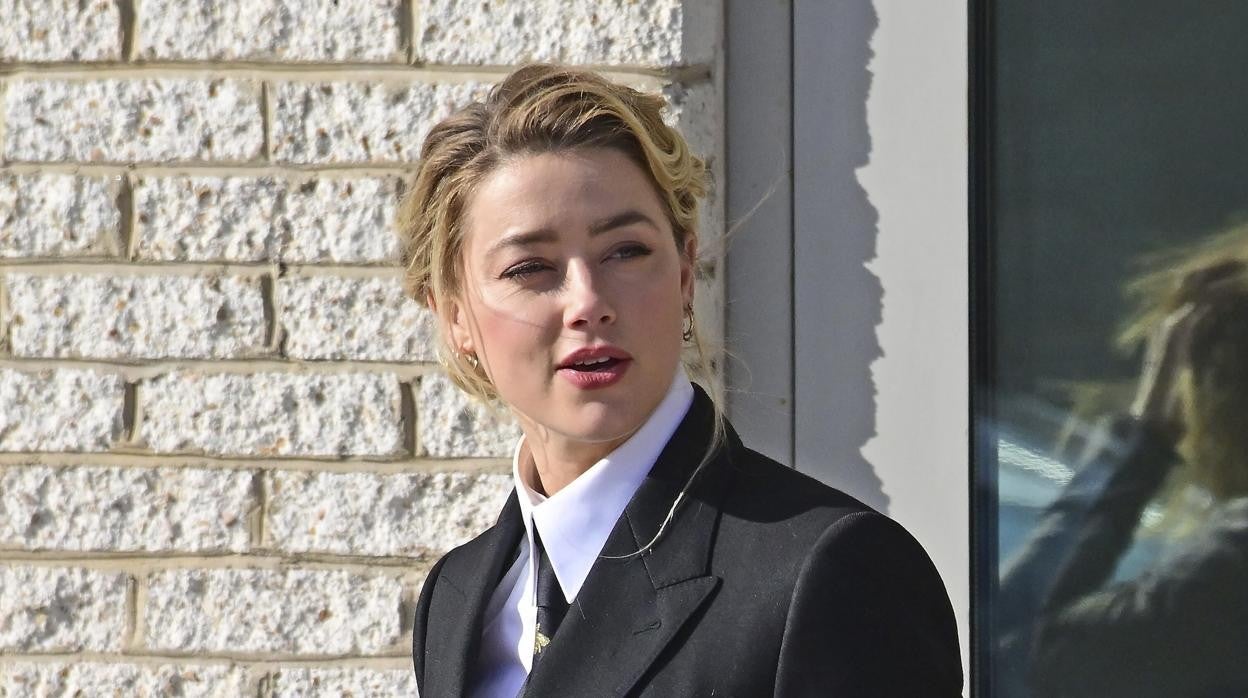 Amber Heard, a la salida del juzgado