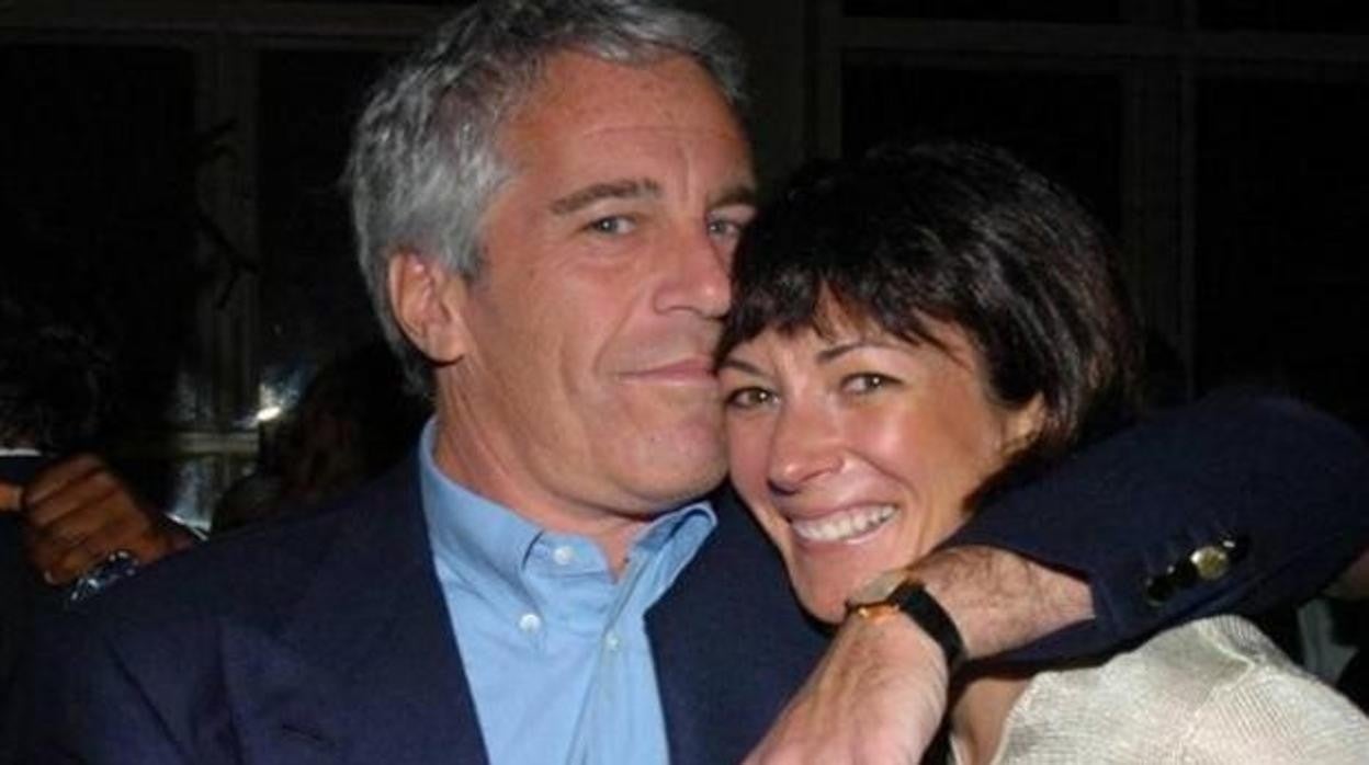 Maxwell junto a Jeffrey Epstein