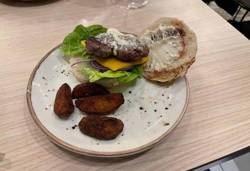 Mini hamburguesa de retinto con patatas Deluxe