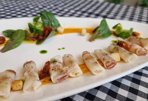 Tiradito de tocino ibérico de Paco Melero sobre escabeche