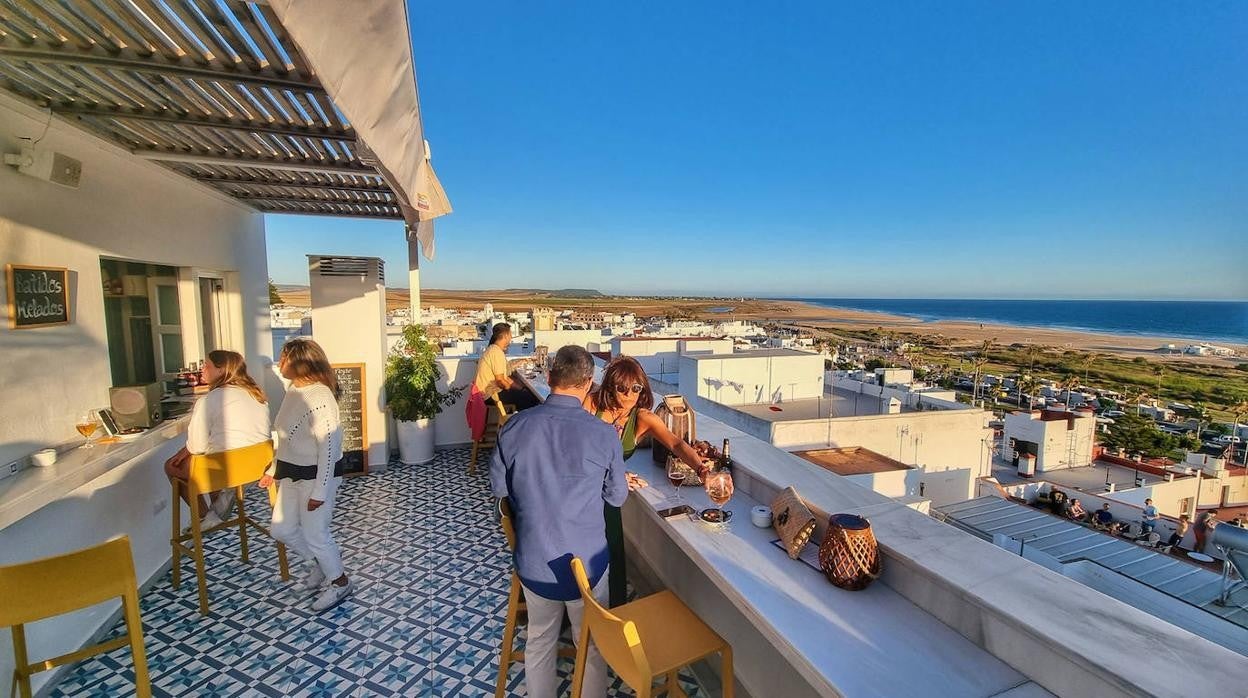 La terraza de Bocinegro, en Conil