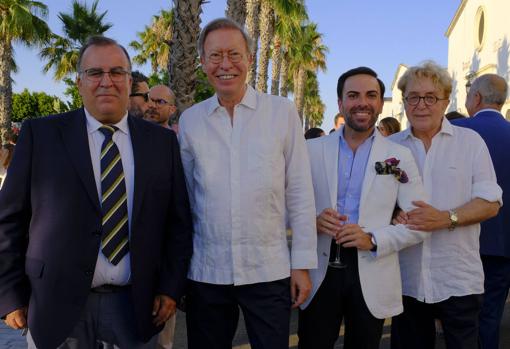 Victorio y Lucchino, también fueron premiados