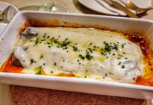 Canelones de retinto y salsa de tomate casera