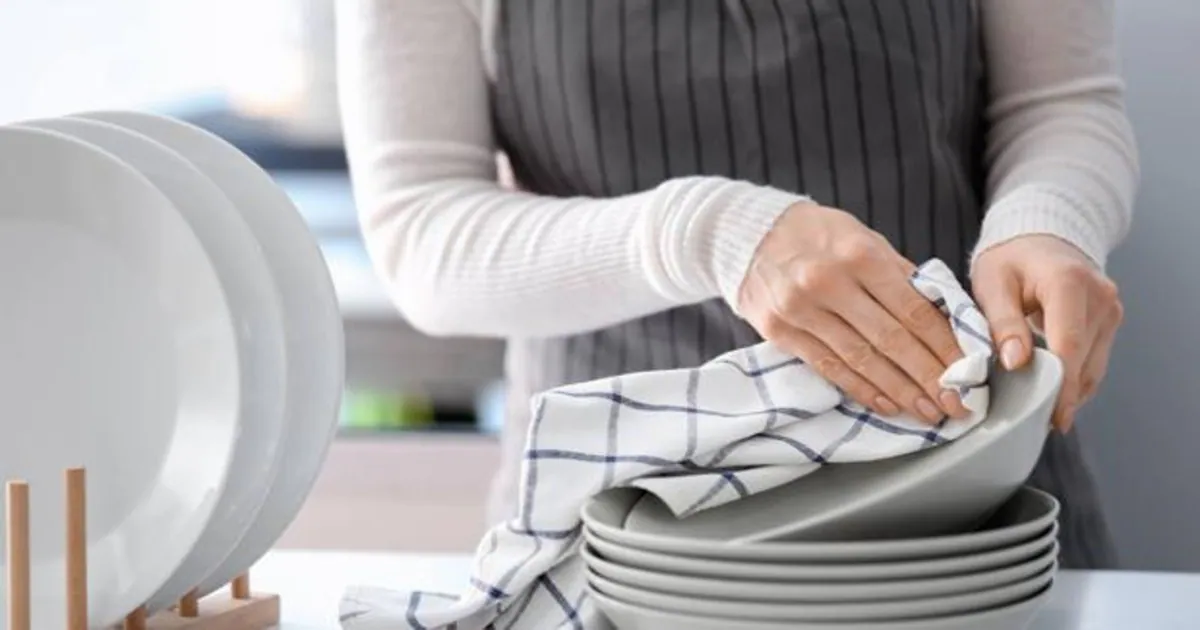 El truco que deja los trapos de cocina como nuevos en solo 20 minutos y sin  frotar ni usar lavadora
