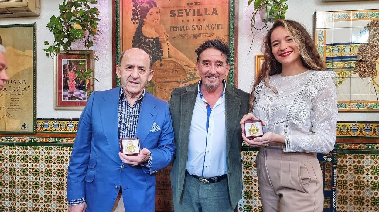 Gerardo Oter, Florencio Sanchidrián y Raquel Acosta, en la Venta de Vargas de San Fernando