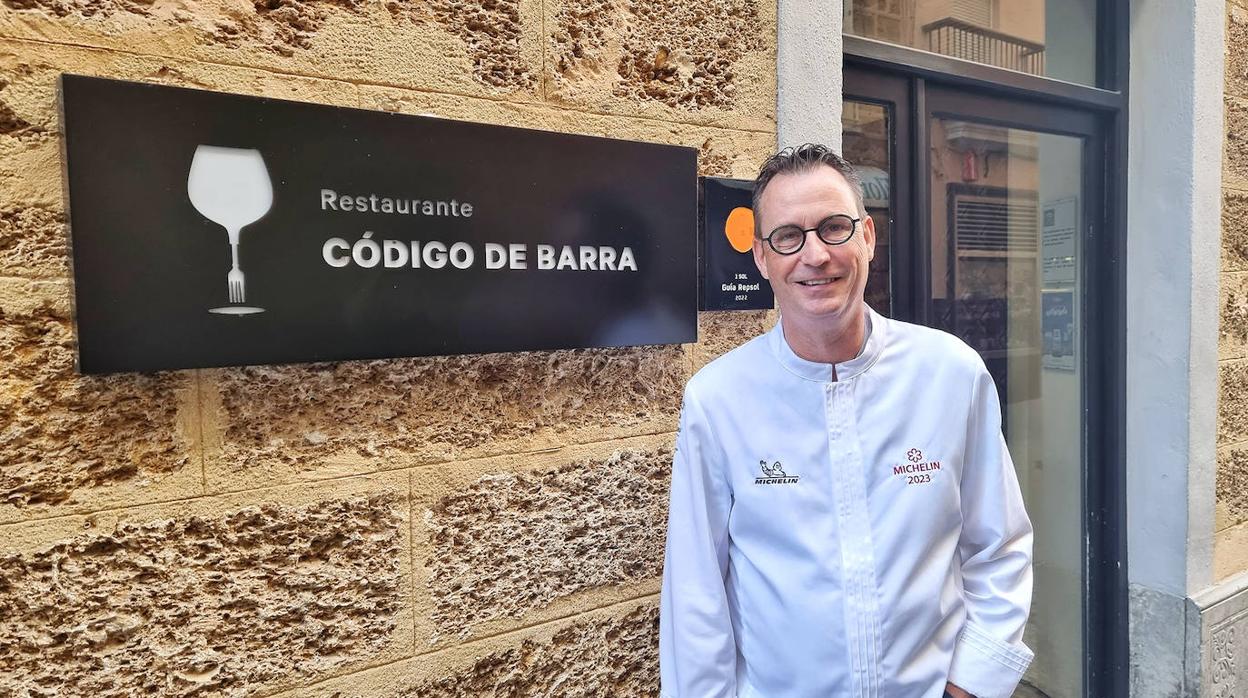 Leon Griffioen, en la entrada de Código de Barra, en la calle San Francisco de Cádiz