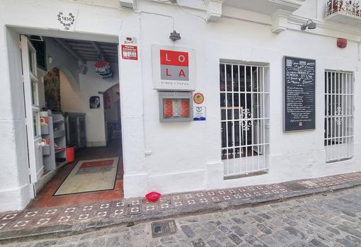 El Lola, en la calle Guzmán el Bueno de Tarifa