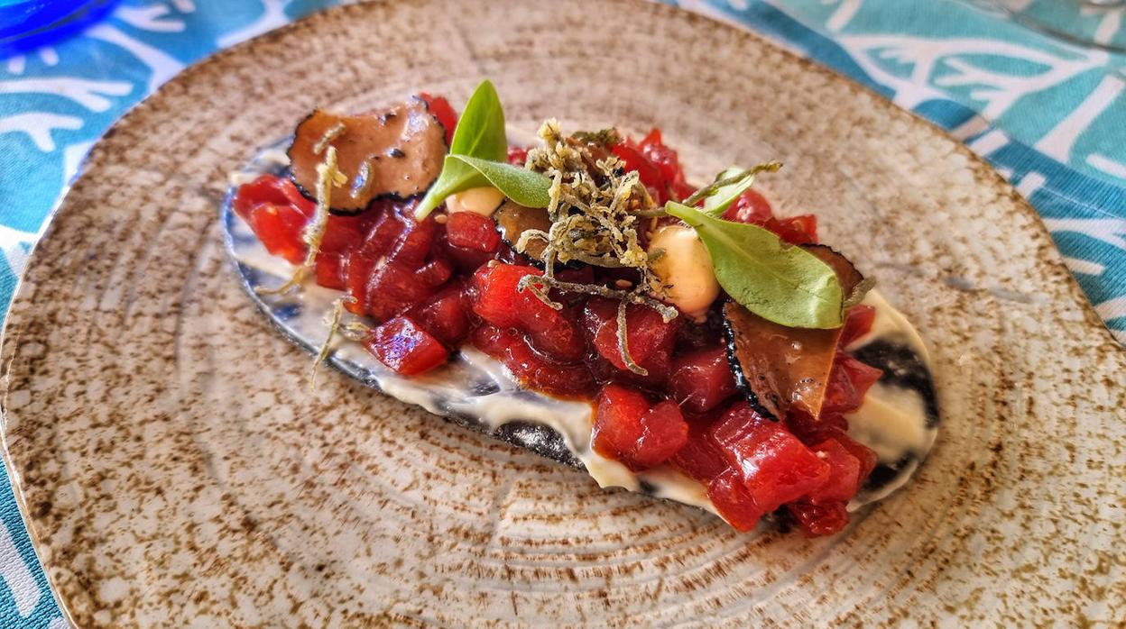 Tartar de atún con carpaccio de trufa, en Quilla