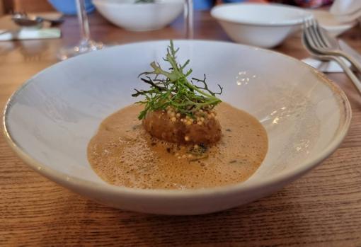 Patata de Sanlúcar asada y guisada en jugo de rabo