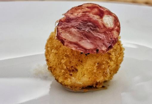 La croqueta de salchichón de jabalí