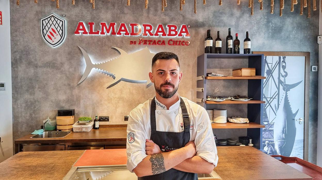 Jesús Sánchez es el jefe de cocina de Cooking Almadraba