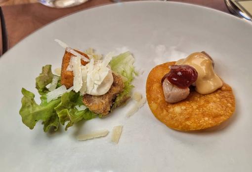 El aperitivo, ensalada César y taco de atún