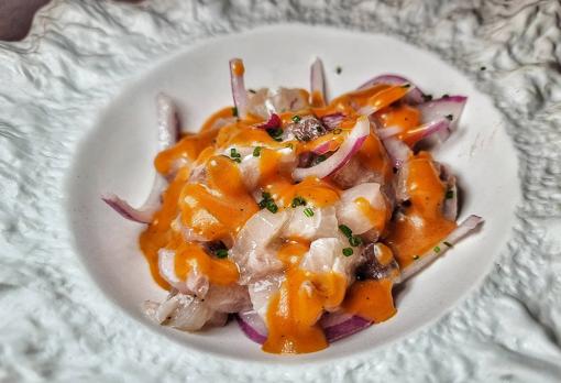 Ceviche nikkei de corvina salvaje de Conil