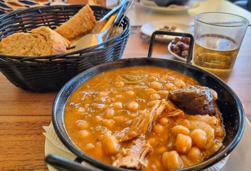 Los garbanzos del Bar El Gamba, en Jédula