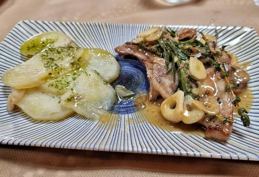 Chuletitas de jabalí al ajillo y romero