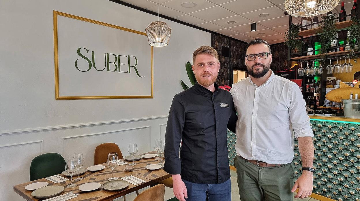 Juan Miguel Almagro y David Jiménez, en Suber, su restaurante en Alcalá de los Gazules