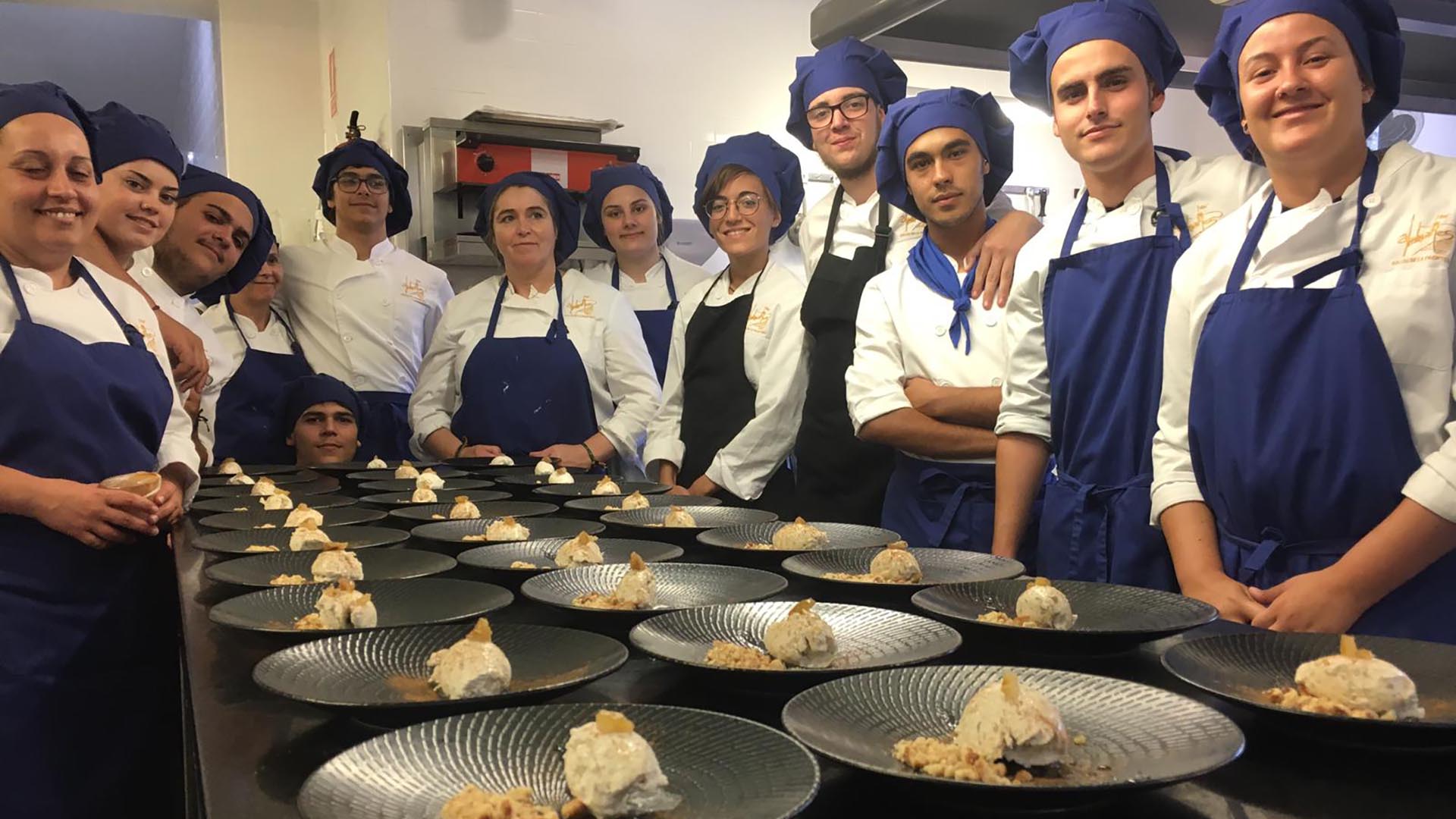 Alumnos de Hostelería de Arcos cocinan junto a Diego Medina y Sandro Gil en Universo Santi