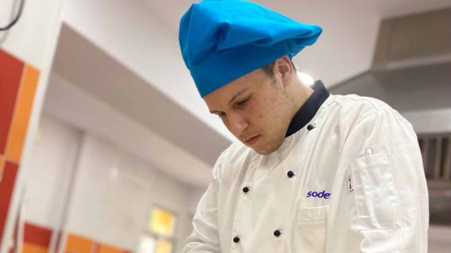 Isaac Benítez, de la Escuela de San Roque, opta al premio Cocina con Esencia