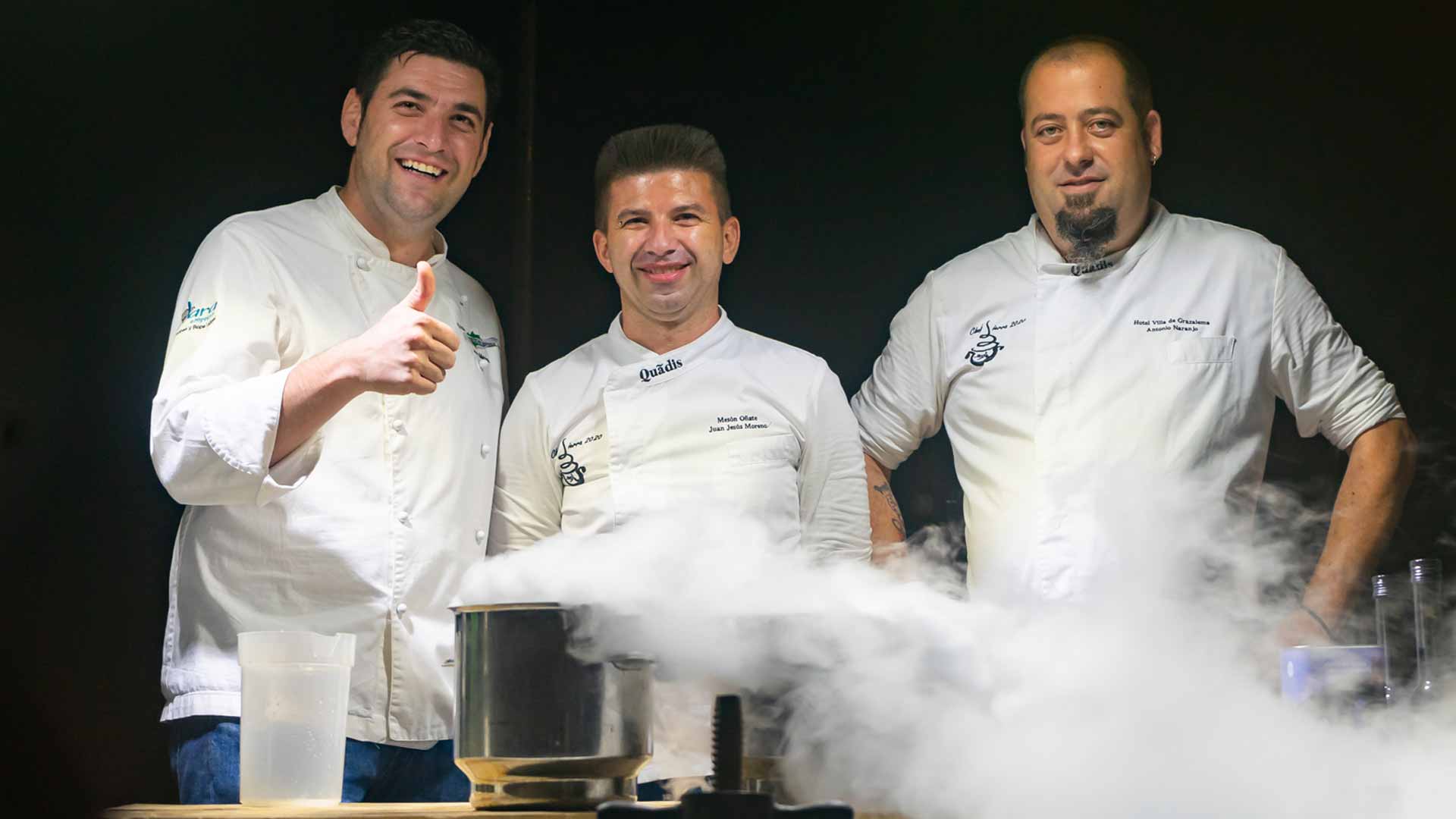 Zahara de la Sierra muestra sus virtudes gastronómicas con una cena a los pies de su torre