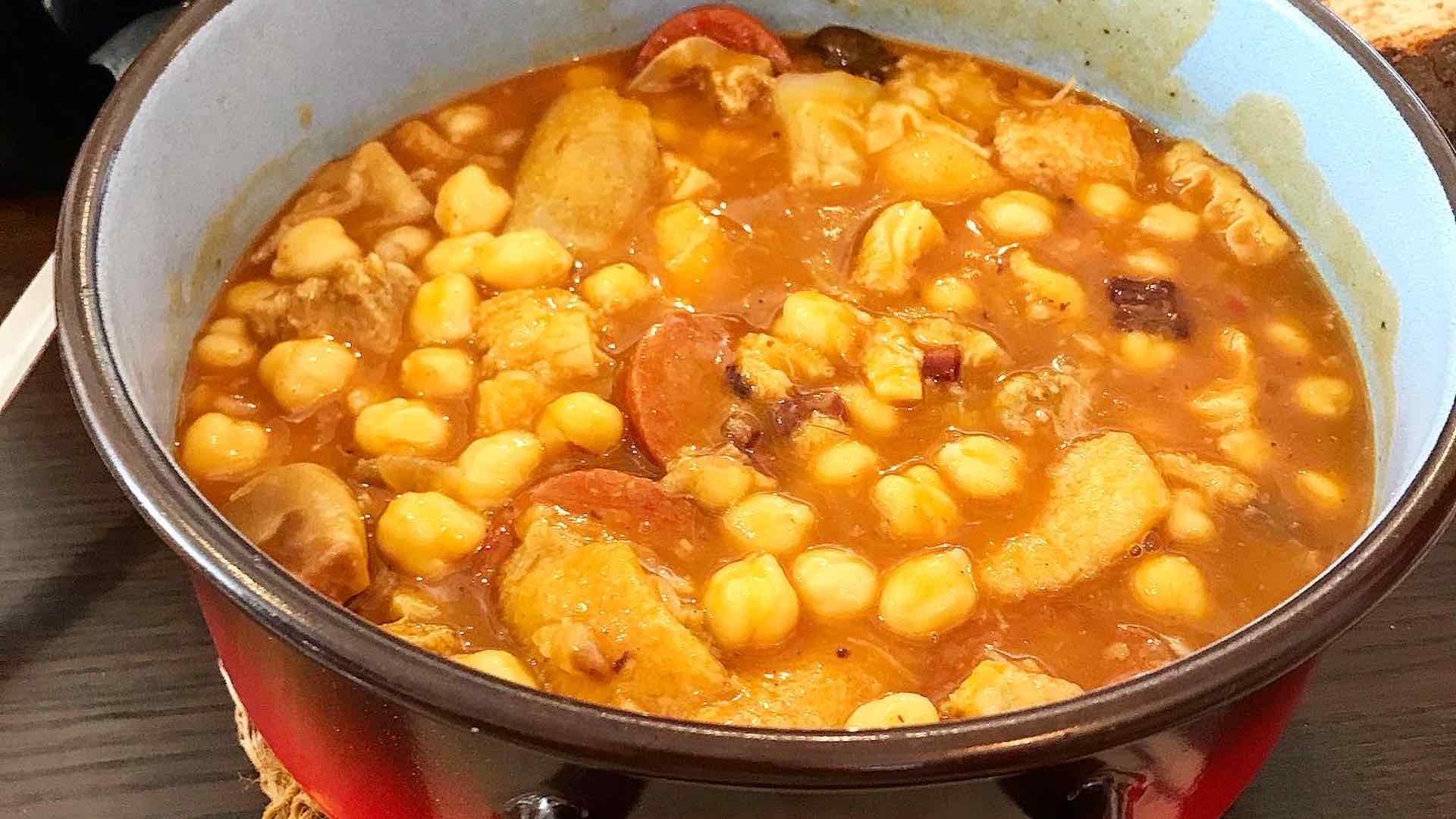 El placer de volver a escribir de cocineros en sus cocinas: Jacobo Vázquez, sensatez y fundamento en los fogones