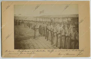 Desembarque del Batallón Luzón en el muelle de Caballería formando para desfilar