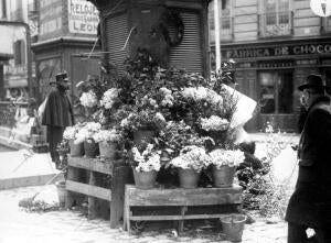 Puesto de flores en la plaza de Antón Martín