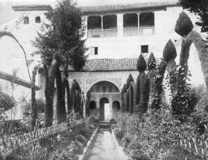 El patio de la acequia del Generalife