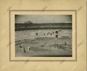 Aspecto parcial del interior de la Plaza de Toros de Tetuán poco antes de...