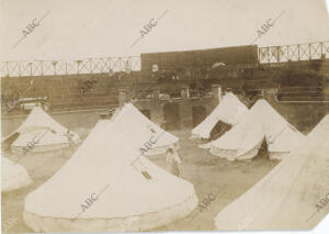 Guerra de Marruecos, campamento de los áskaris o soldados imperiales batidos por...