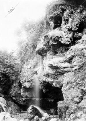 Gigantesca cueva en roca que Acaba de Desplomarse (en la Pedreñera) -foto C....