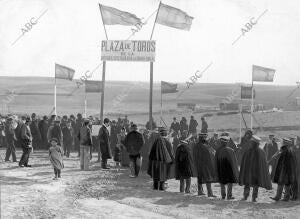 Colocación de la primera piedra para el futuro circo taurino de la ciudad lineal...