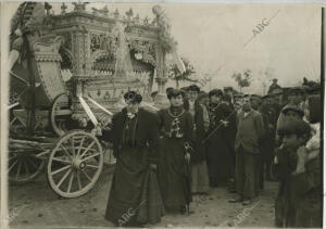En la imagen, la llegada de la comitiva al cementerio