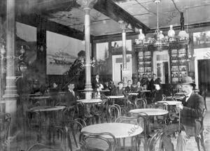 Interior del salón de despacho De "la Austriaca" Fabrica de cerveza